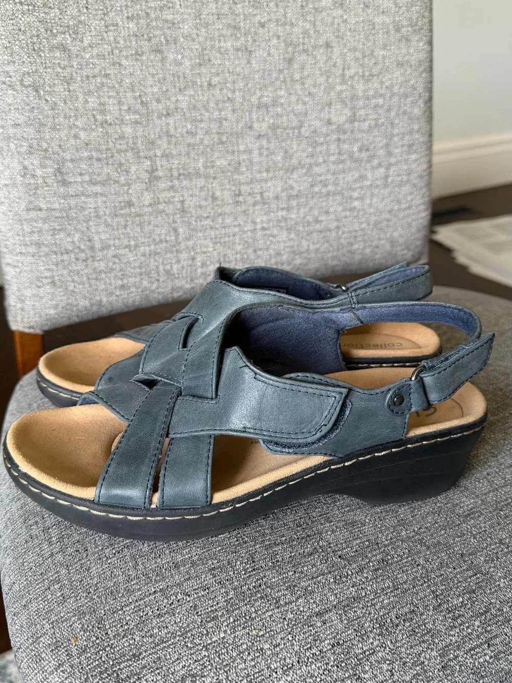 Clarks Women's Teal Leather Cross-Strap Slingback Sandals sz 8 GUC